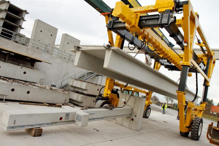 straddle_carrier_webthumb